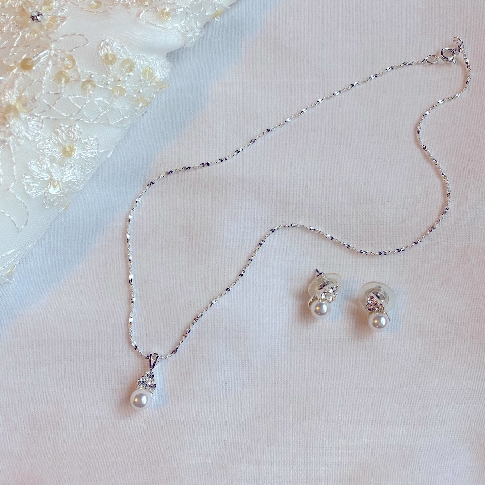 ⭐️ EUC Necklace & Earrings Matching Jewelry Set, Faux Diamonds & Pearls, Wedding